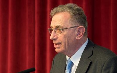 A tudósok története. Nagy Péter Tibor beszélgetése  Hargittai Istvánnal